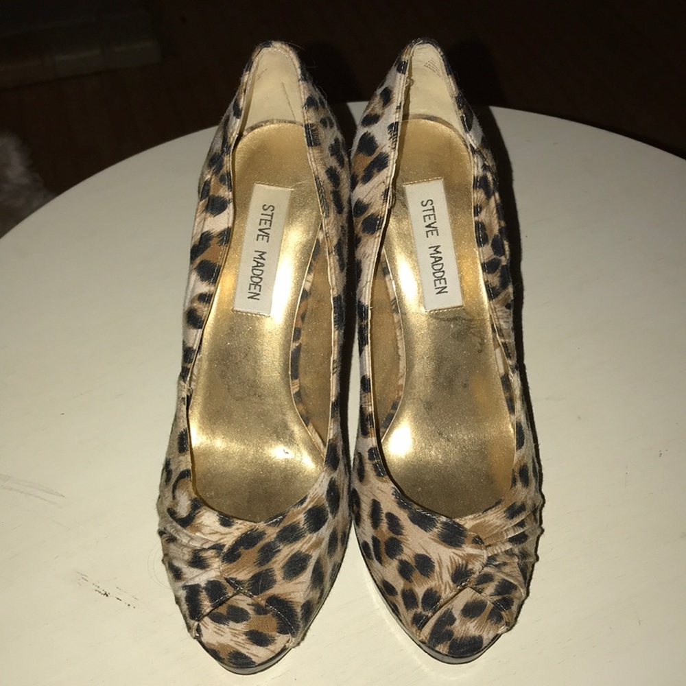 Steve Madden Peep Toe Leopard Print Pumps Size 7